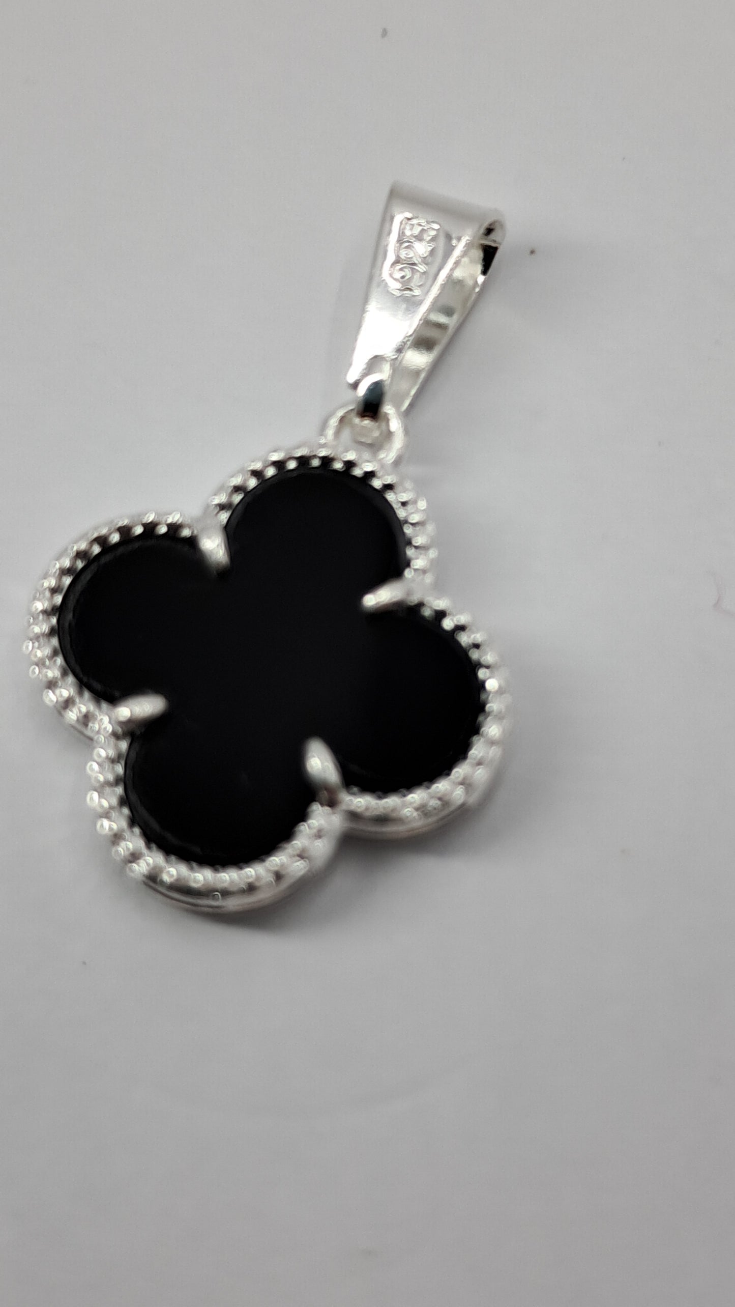 Dije Cuatro Hojas Negro – Plata 925 (25 mm)
