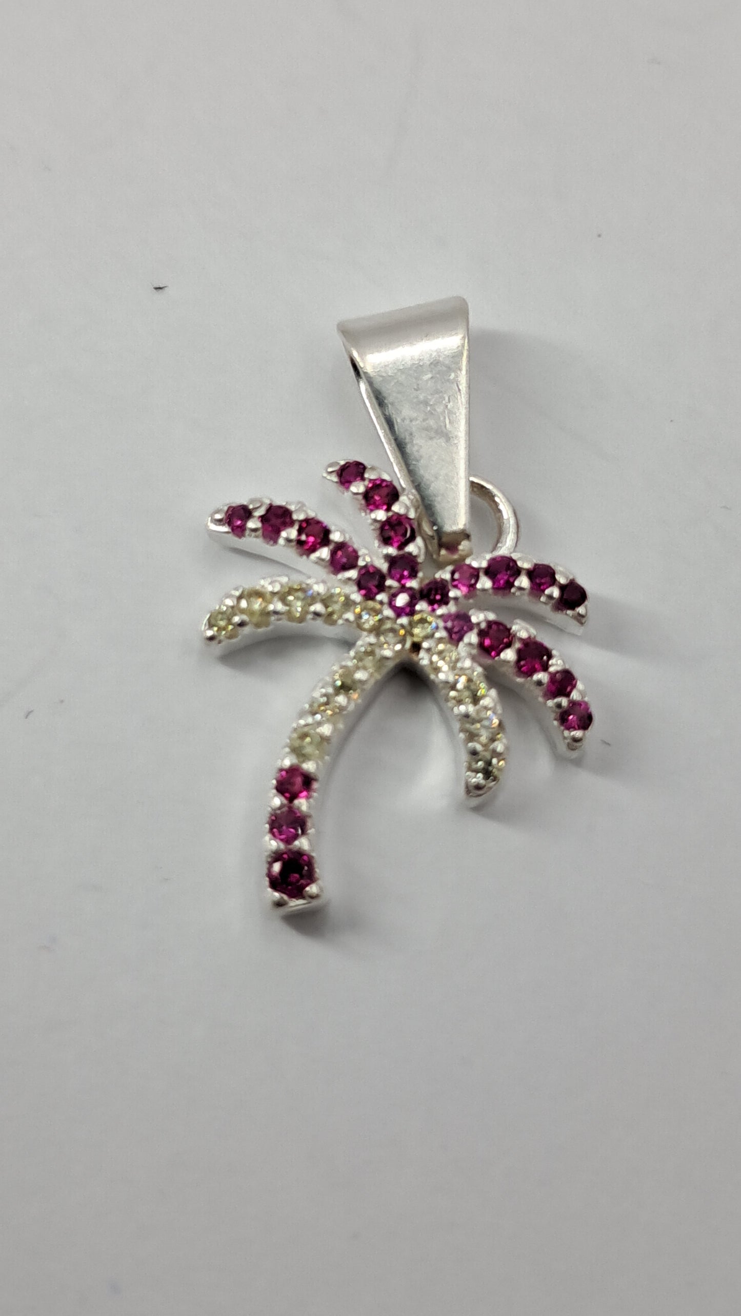 Dije Palma Brillante Fucsia – Plata 925 (23 mm)