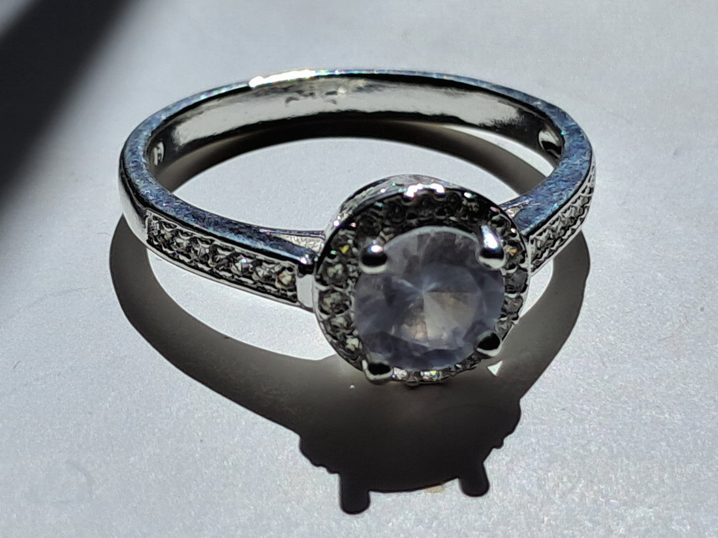 Anillo Plata 925 con Circón Central Transparente