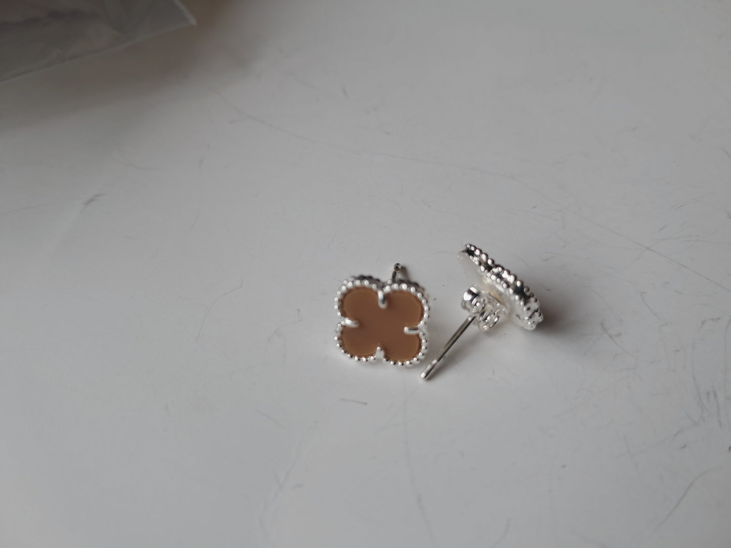 Aros trébol marrón en plata 925