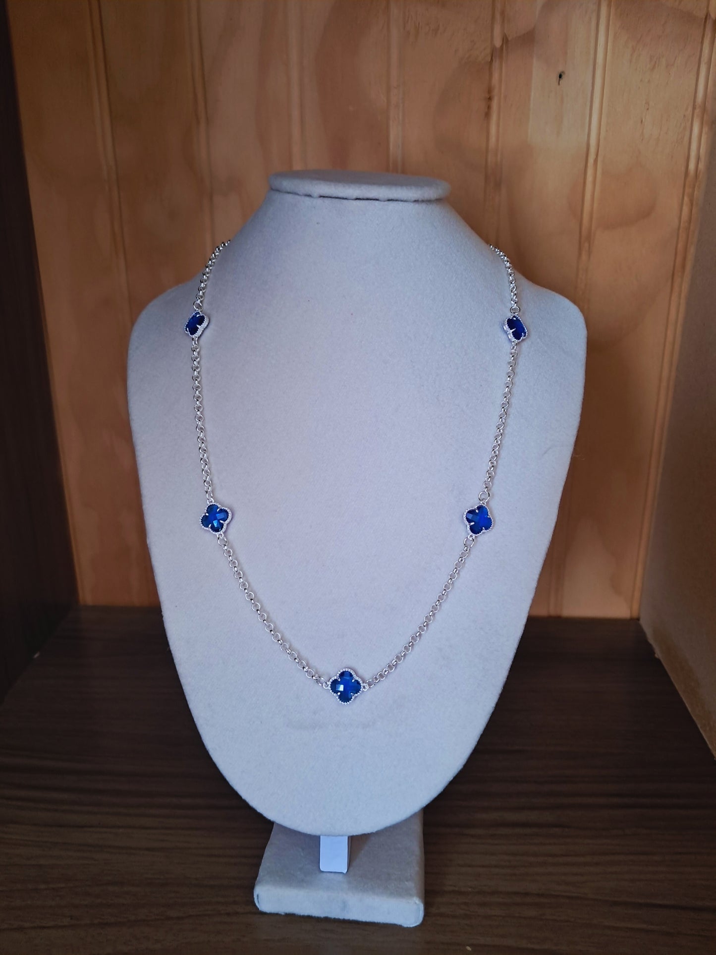 Collar “Trébol Azul Zafiro”