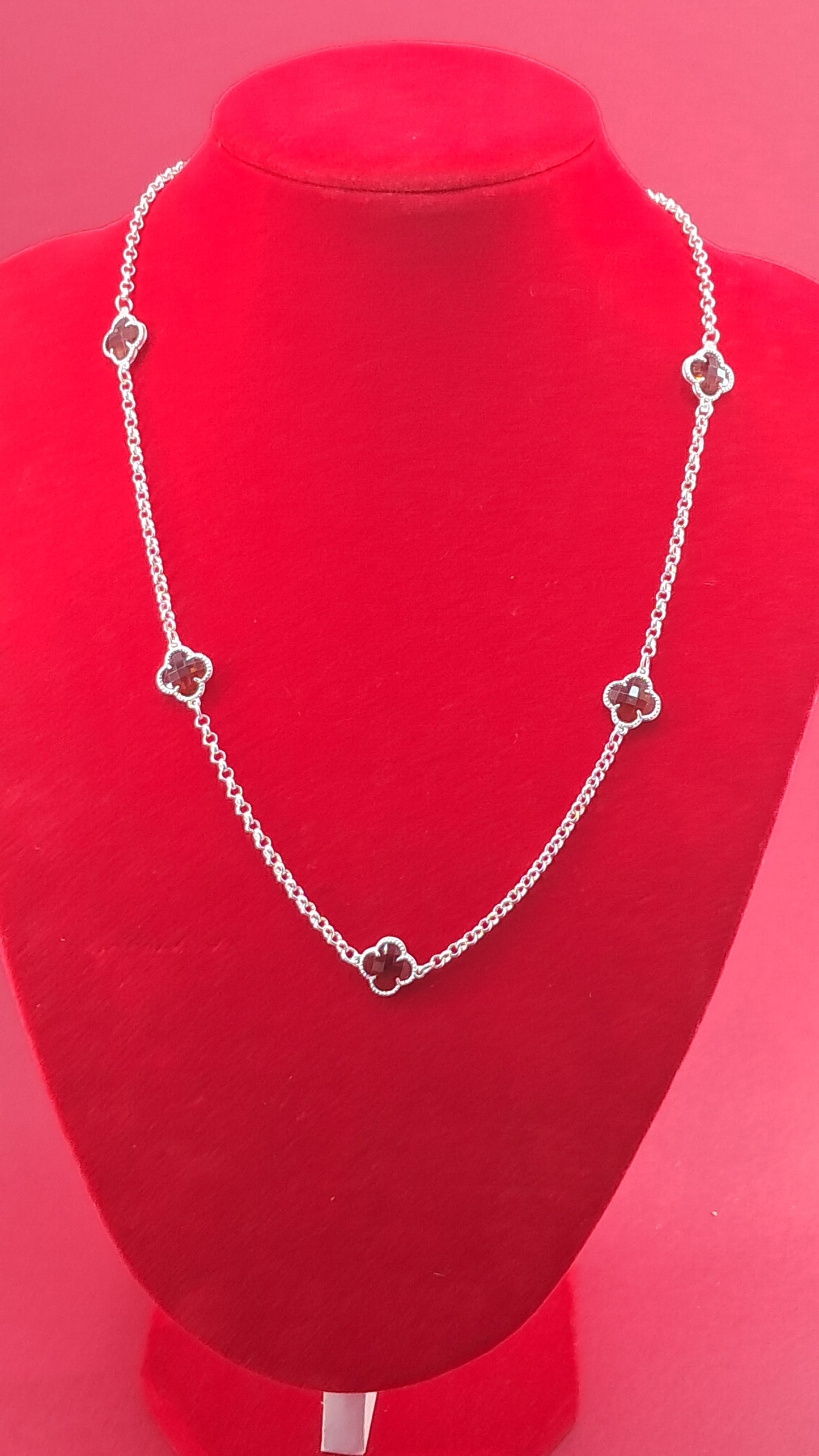 Collar “Trébol Marrón”