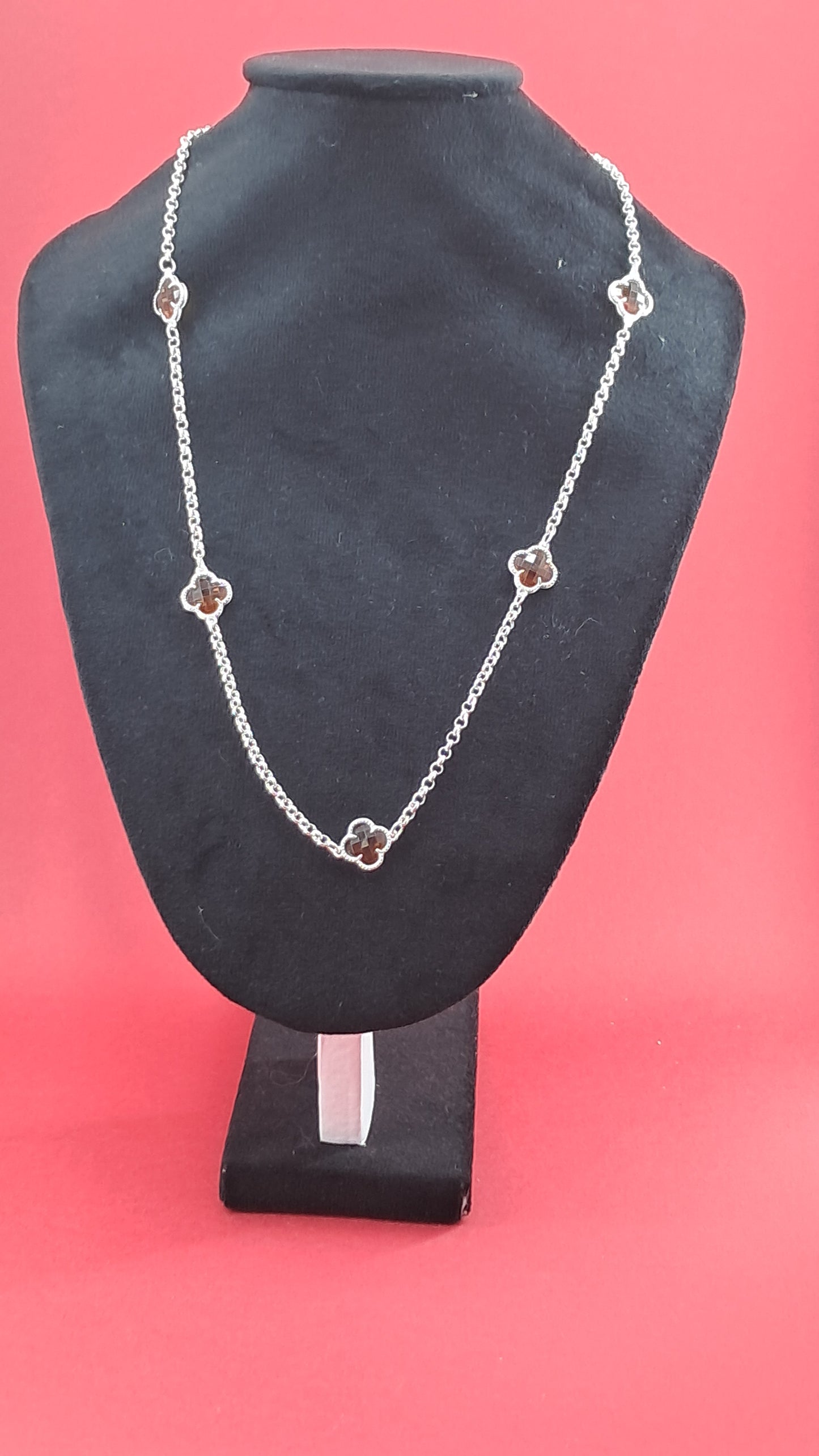 Collar “Trébol Marrón”