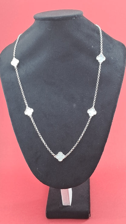 Collar “Trébol Blanco”