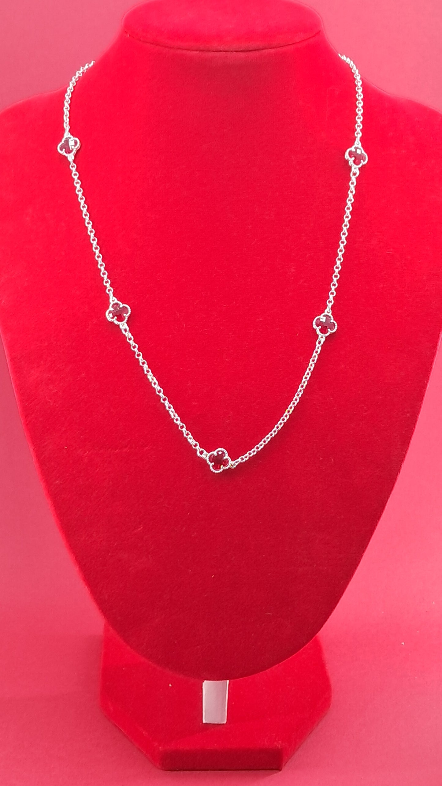 Collar “Trébol Rojo”