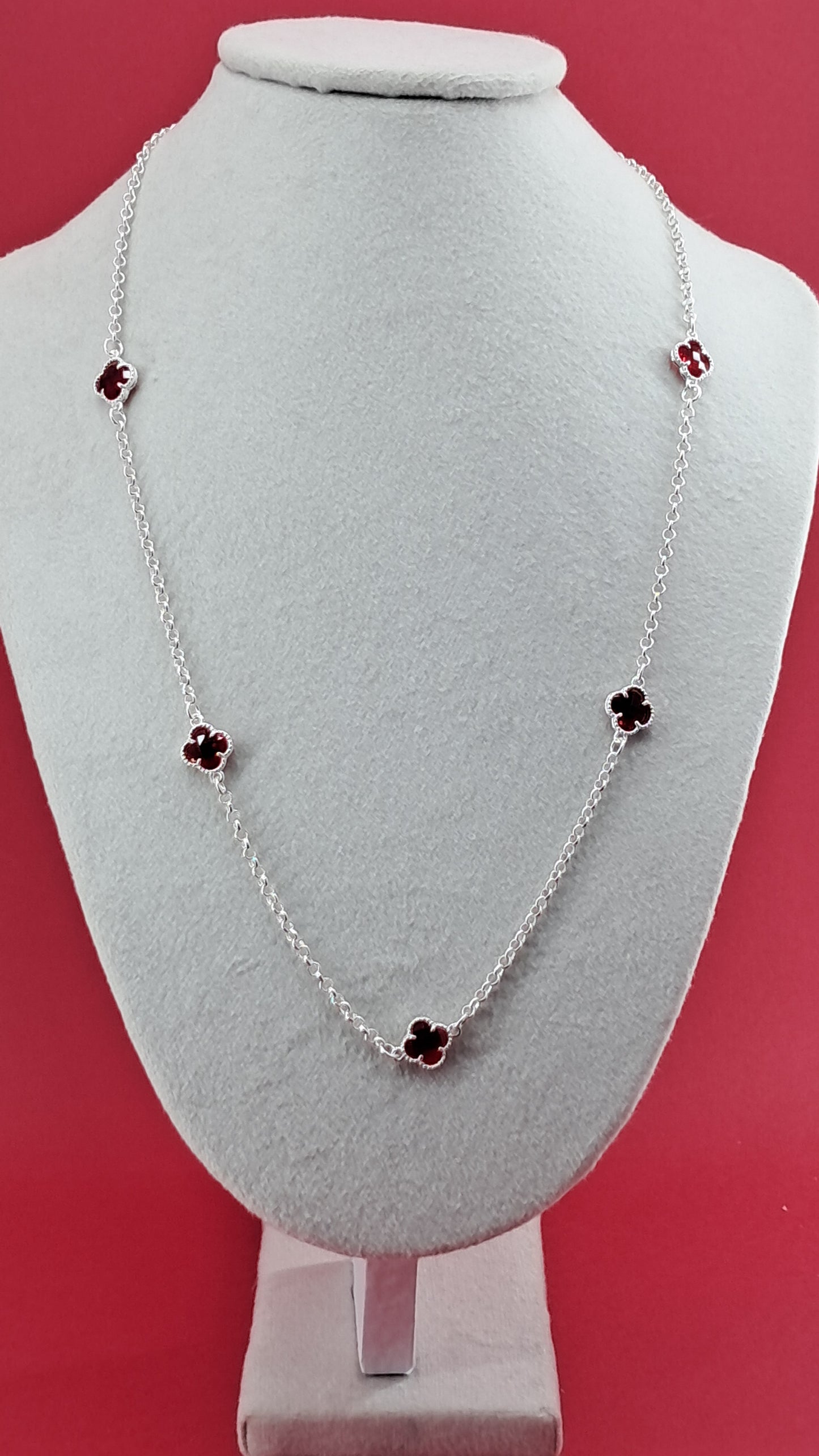 Collar “Trébol Rojo”