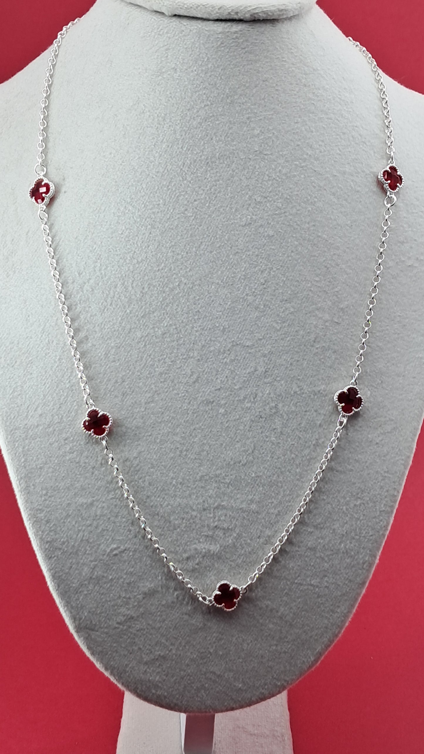 Collar “Trébol Rojo”