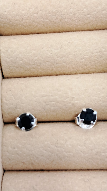Studs Midnight Solitario - Plata 925