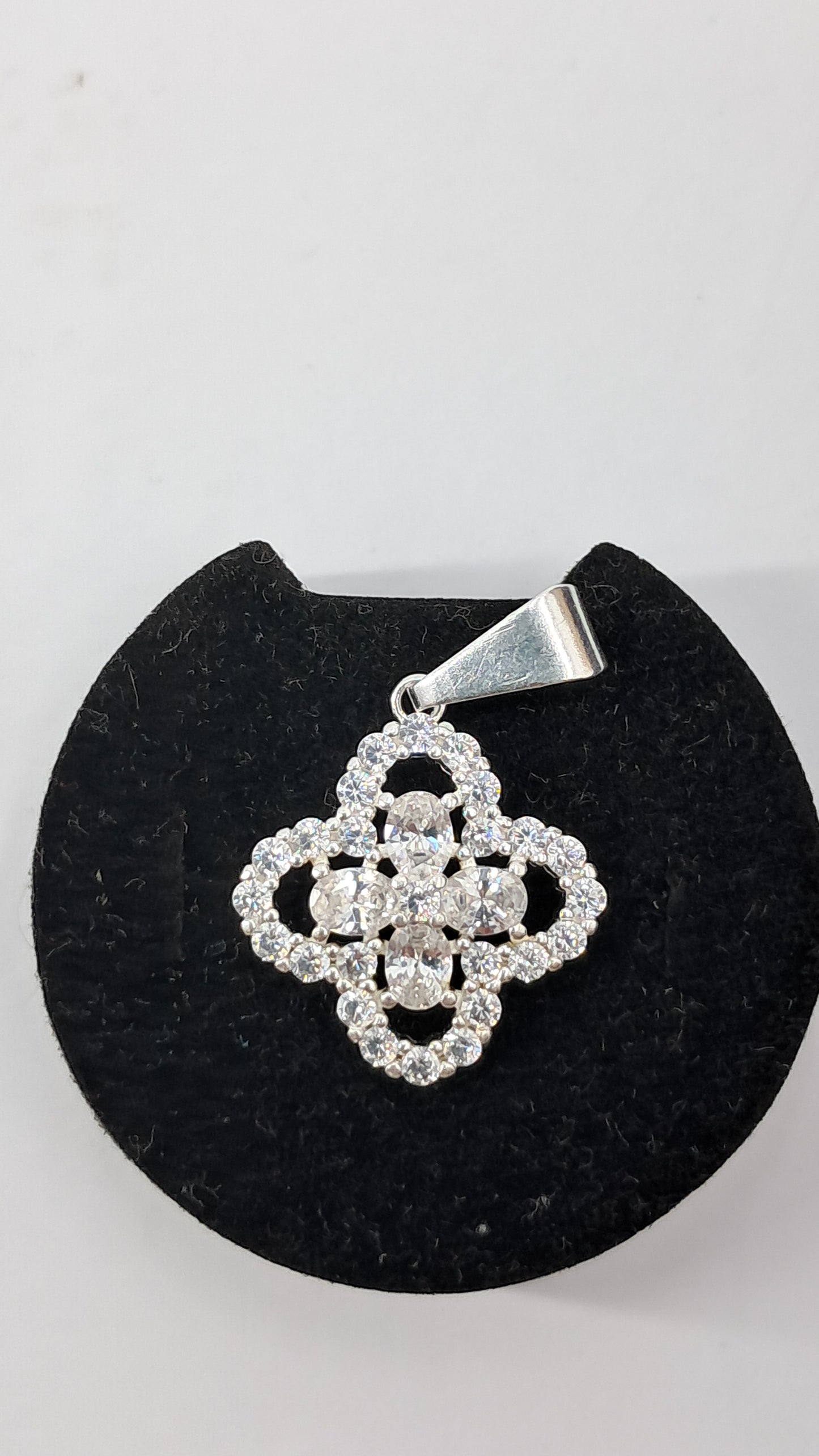 Dije Flor de Brillo Total – Plata 925 (25 mm)