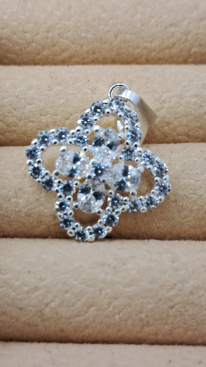 Dije Flor de Brillo Total – Plata 925 (25 mm)