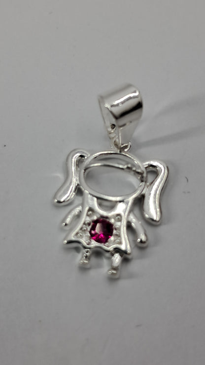 Dije Niña con Cristal Fucsia – Plata 925 - 22mm