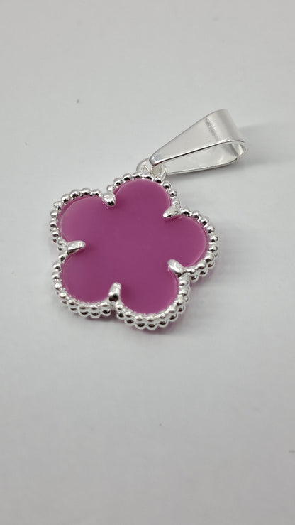 Dije Flor Lila Glow – Plata 925 (22 mm)