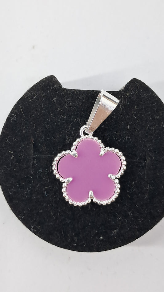 Dije Flor Lila Glow – Plata 925 (22 mm)