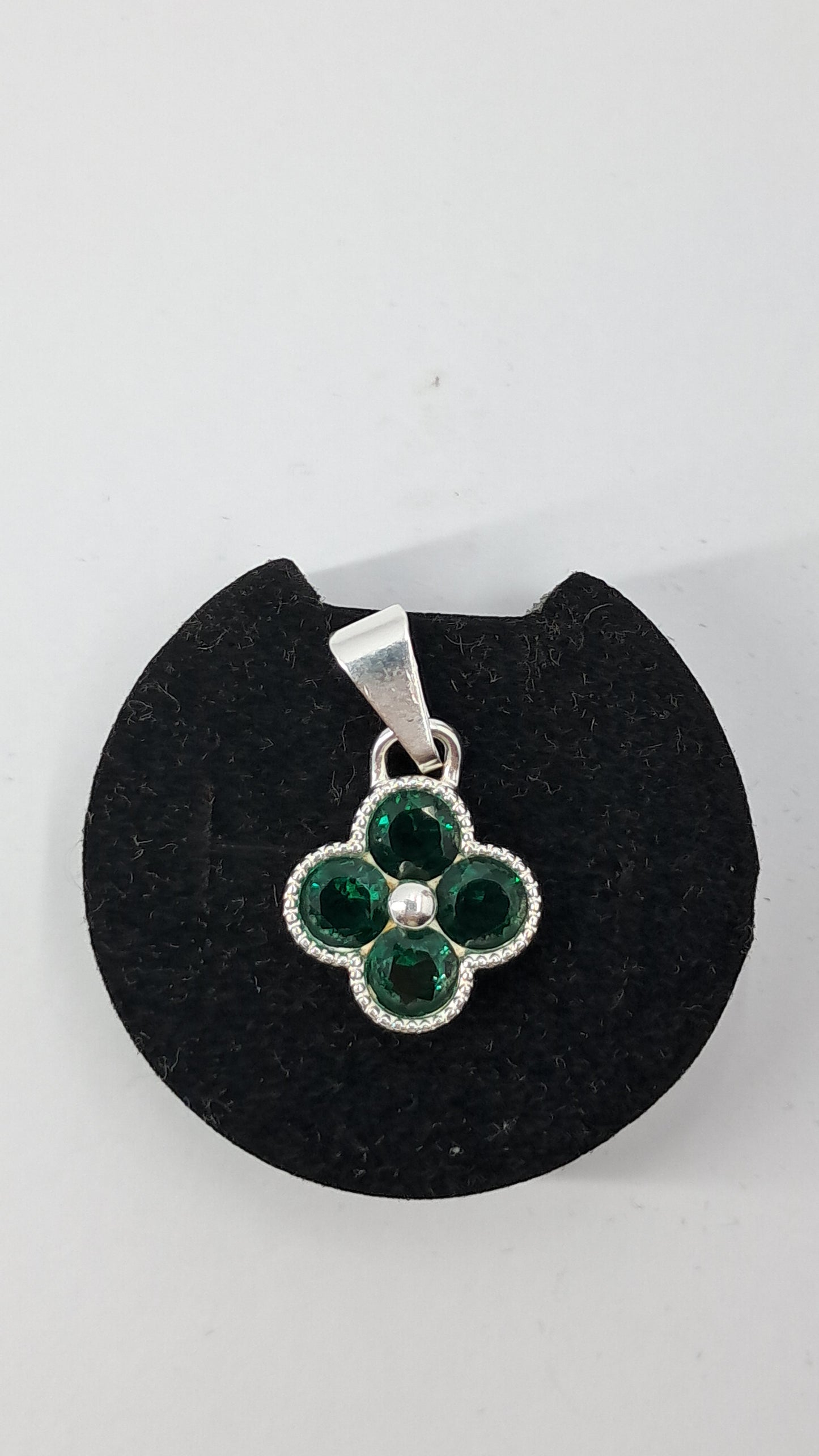 Dije Flor Esmeralda Brillante – Plata 925 - 23 mm