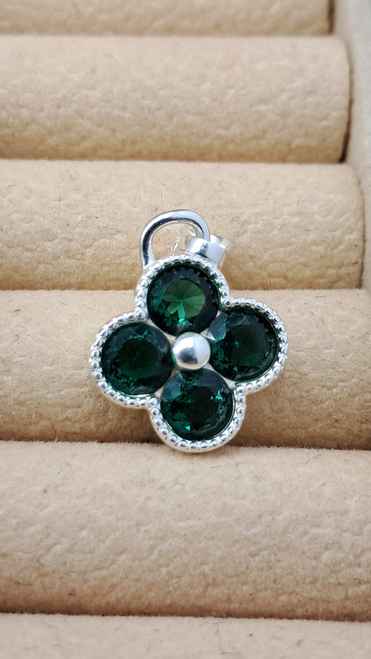 Dije Flor Esmeralda Brillante – Plata 925 - 23 mm