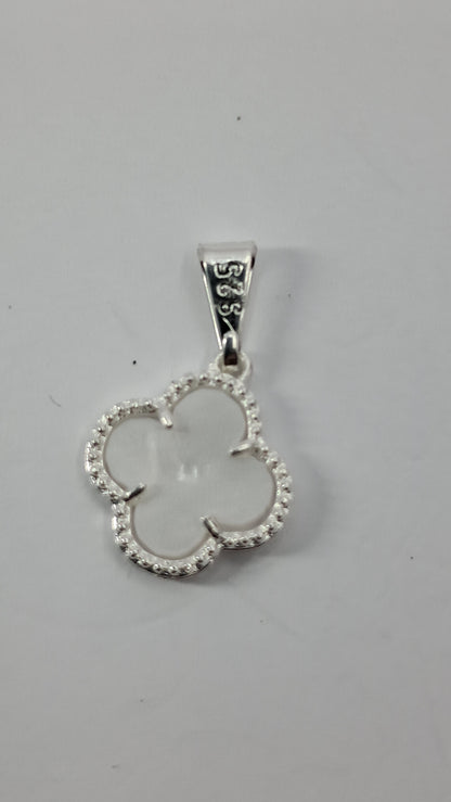 Dije Flor Nácar Blanca – Plata 925 (19 mm)