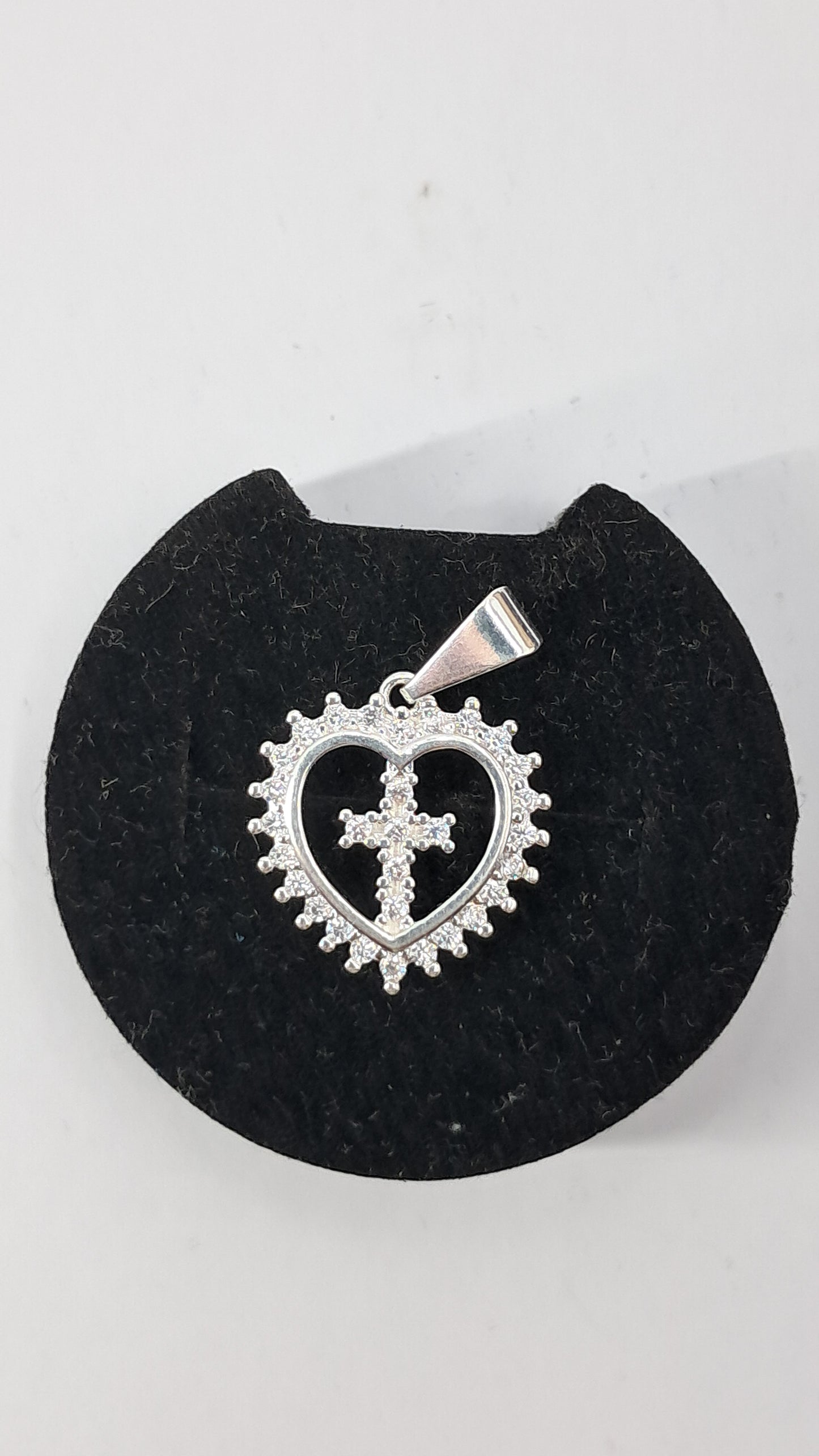 Dije Corazón con Cruz Brillante – Plata 925 (20 mm)