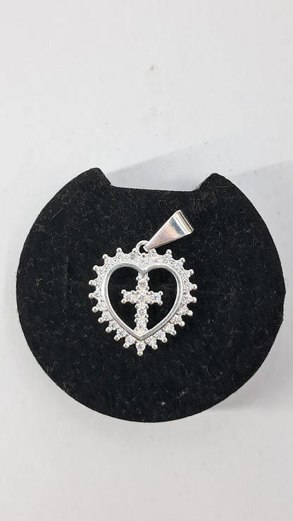 Dije Corazón con Cruz Brillante – Plata 925 (20 mm)