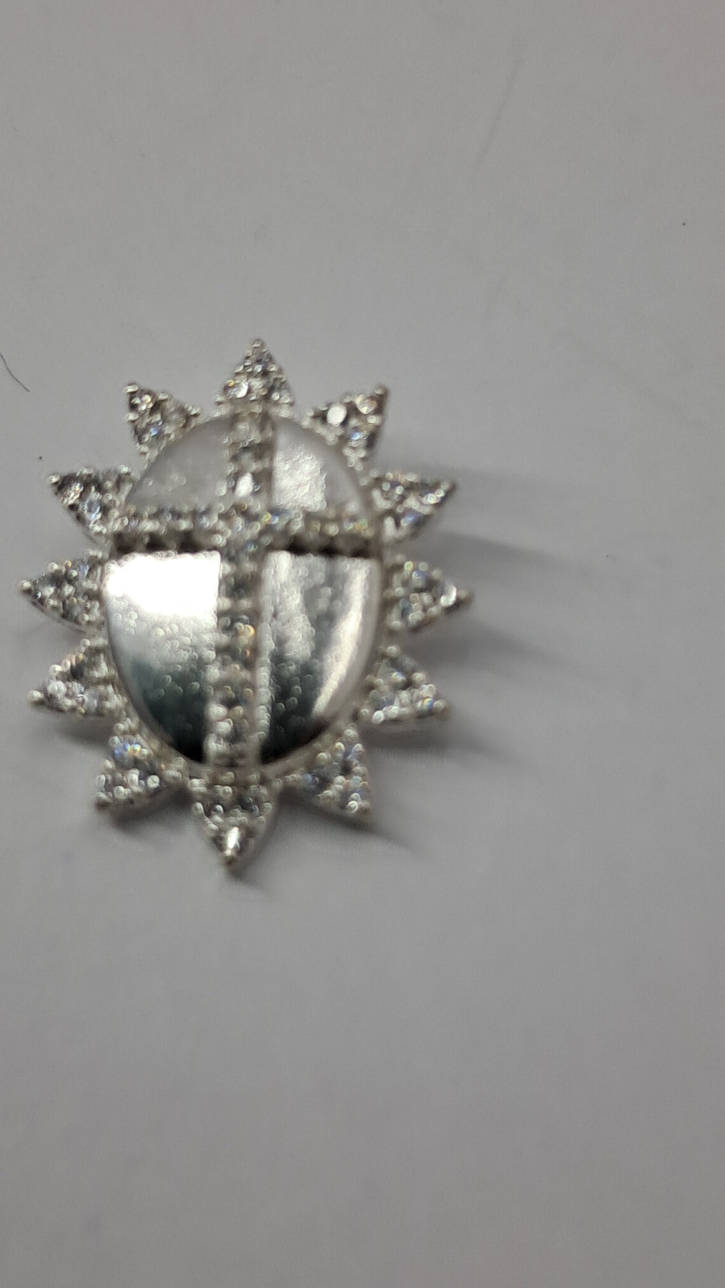 Dije Sol con Cruz Brillante – Plata 925 - 11 mm