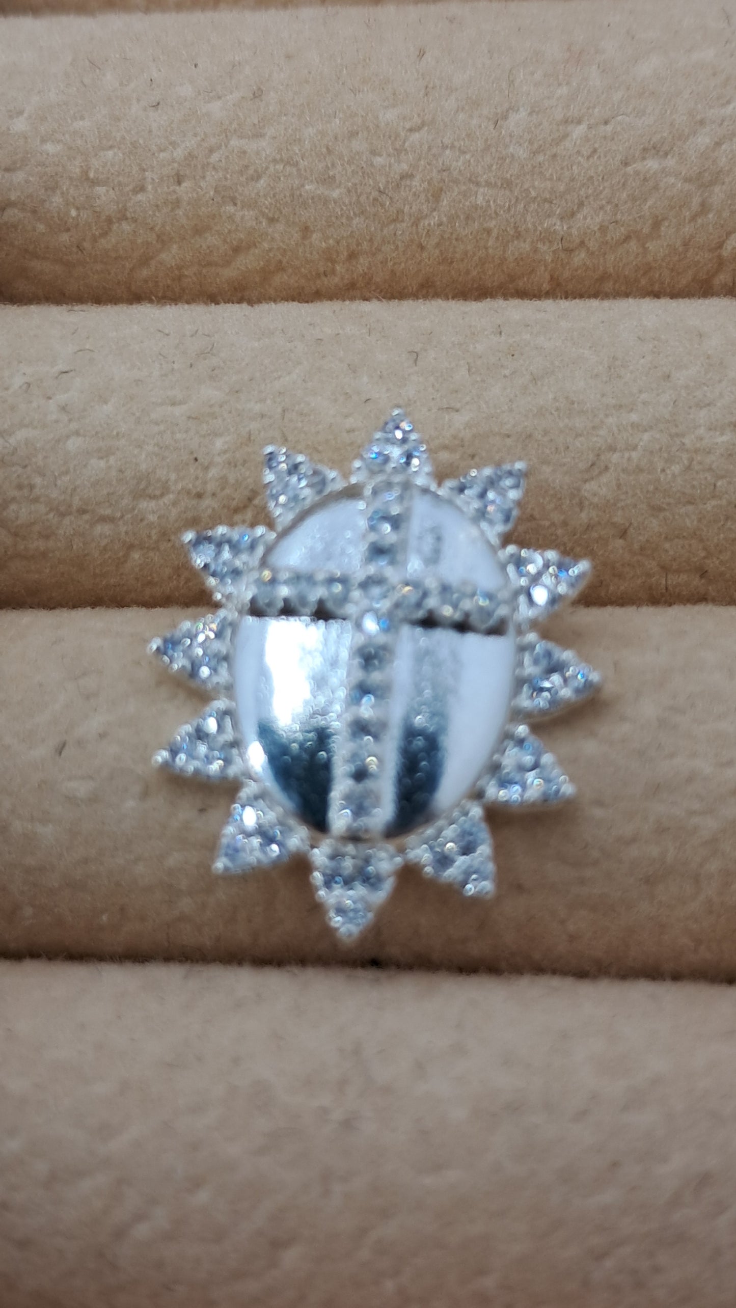 Dije Sol con Cruz Brillante – Plata 925 - 11 mm