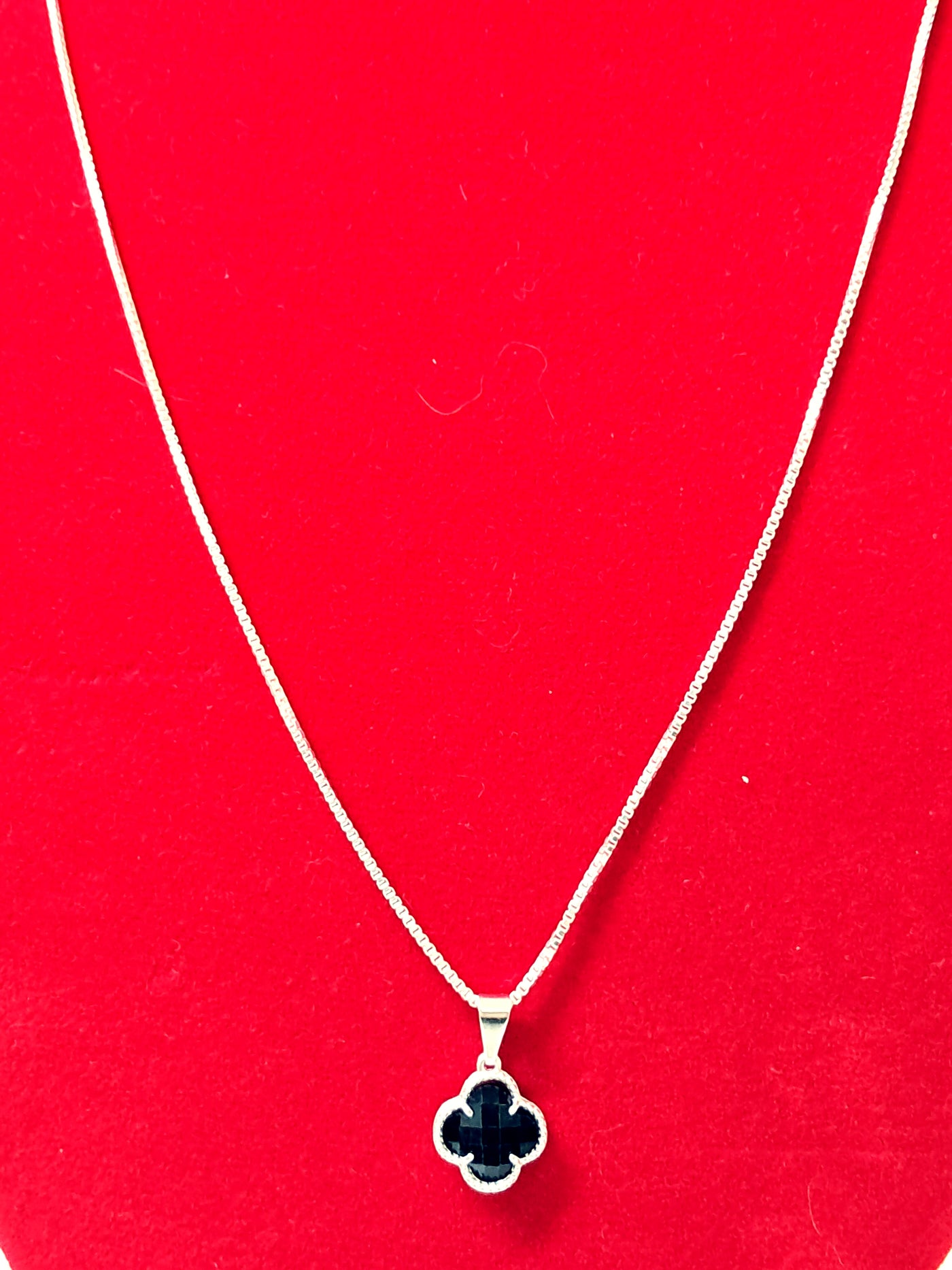 Collar Trébol Negro en Plata 925
