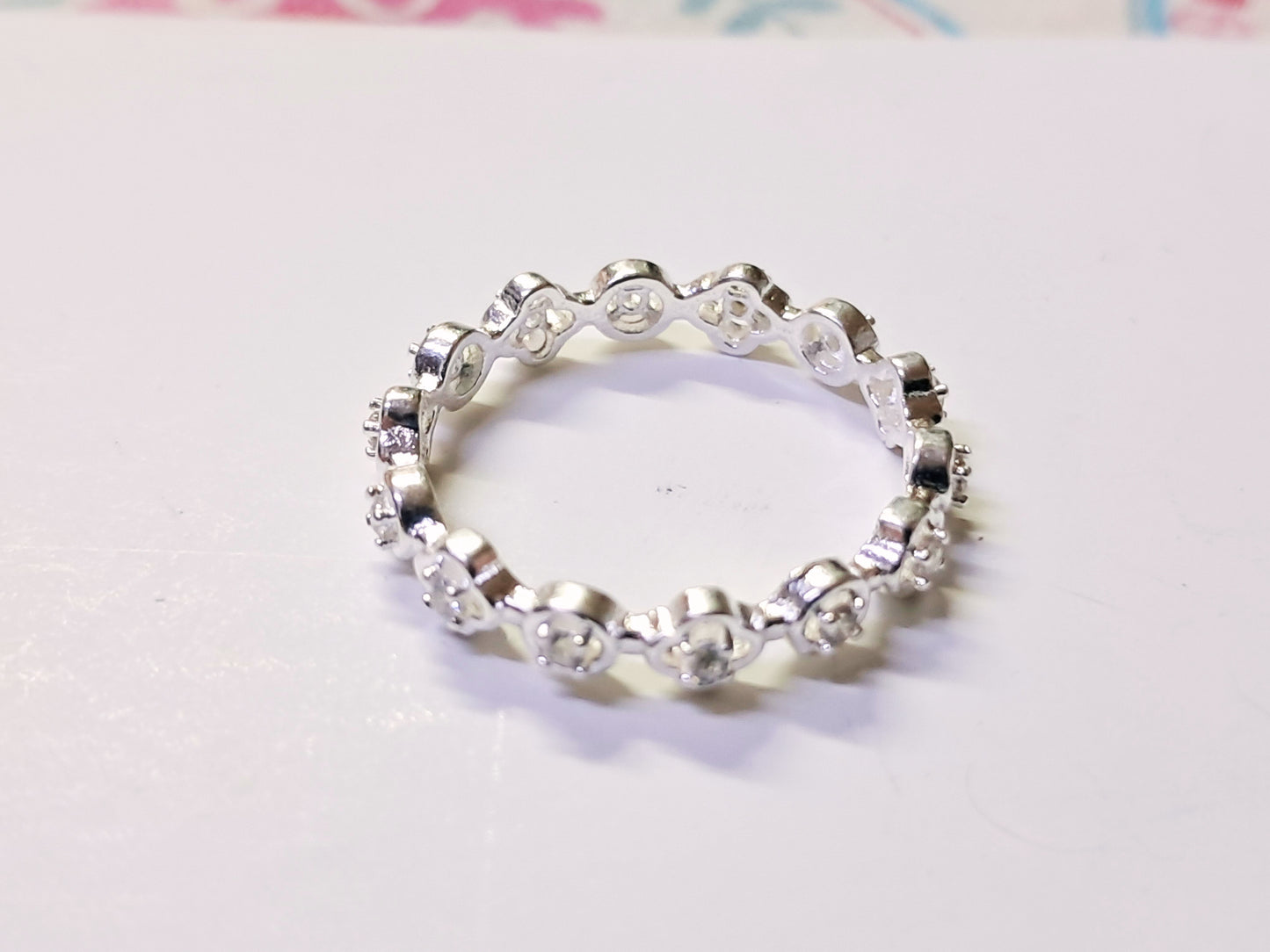 Anillo Eternity Flores de Circonia