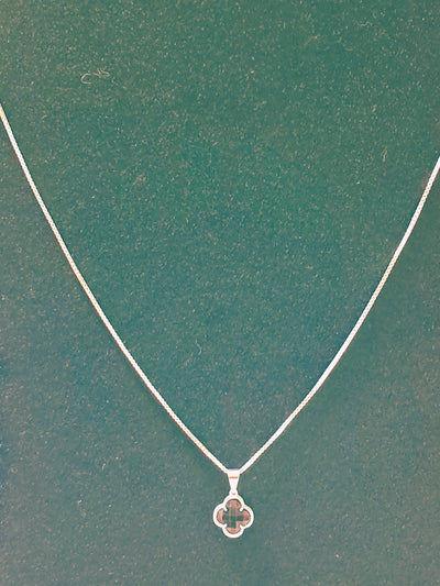Collar Trébol Negro en Plata 925