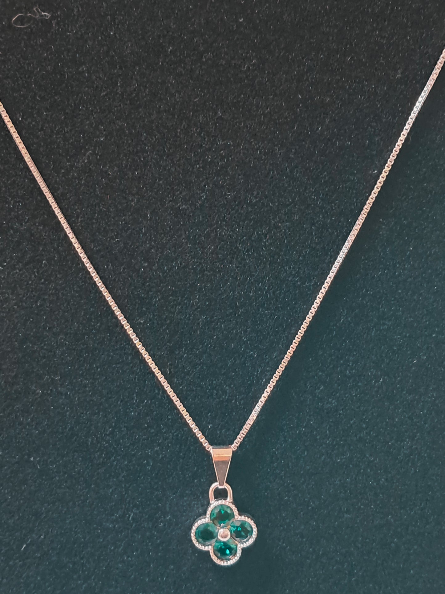Collar trébol verde en plata 925