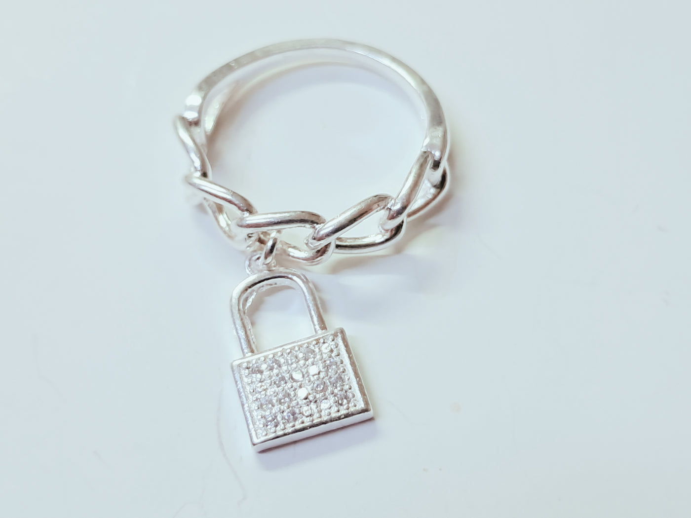 Anillo Cadena con Dije Candado