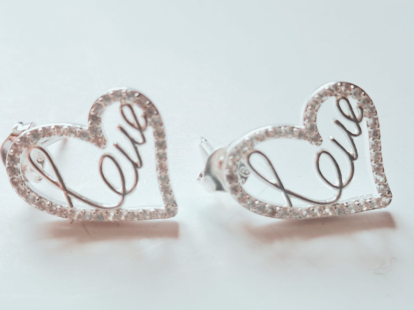 Aros Corazón "Love" con Circones en Plata 925 – 1.8 g