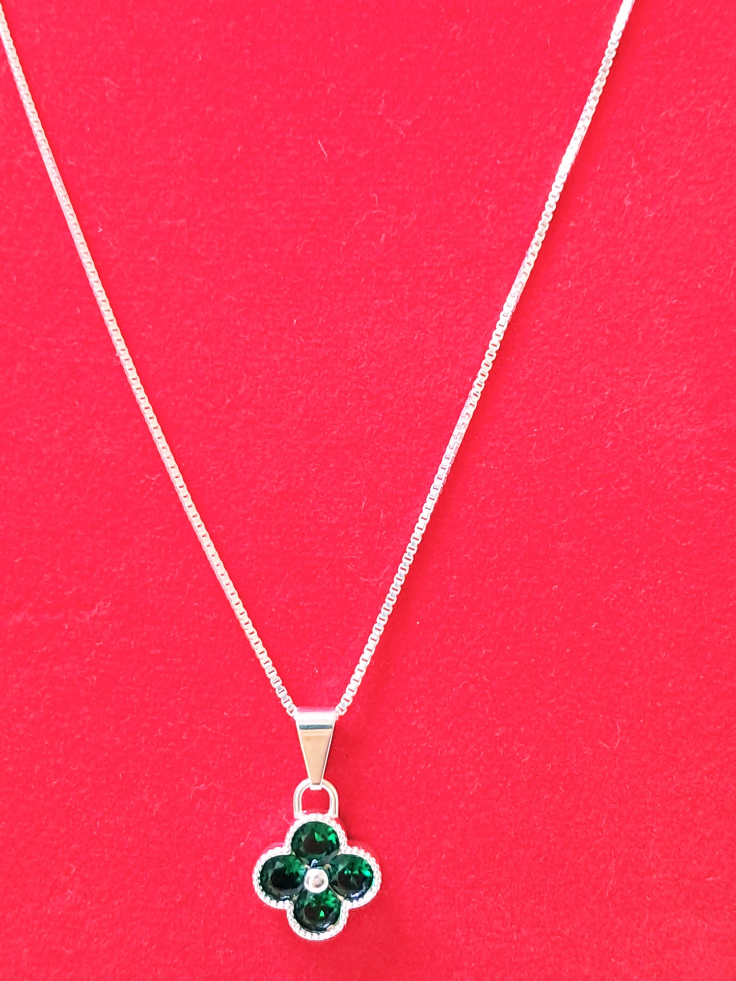 Collar trébol verde en plata 925