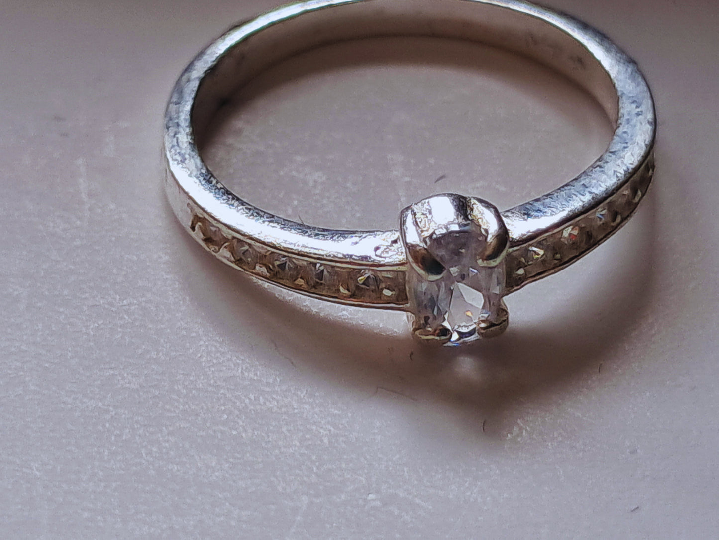 Anillo Plata Ovalo con Circonita