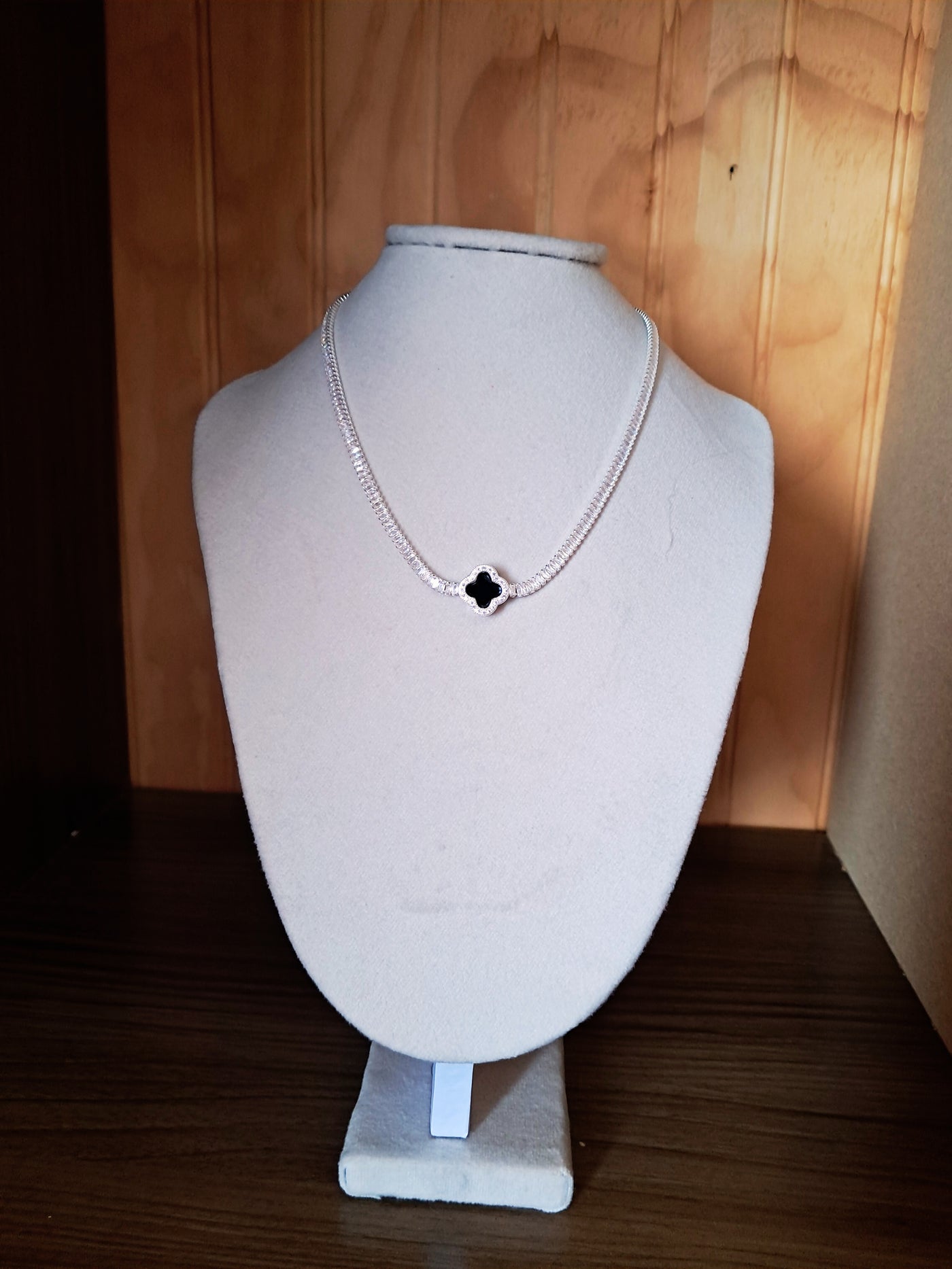 Collar Plata 925 — Colgante Trébol Negro