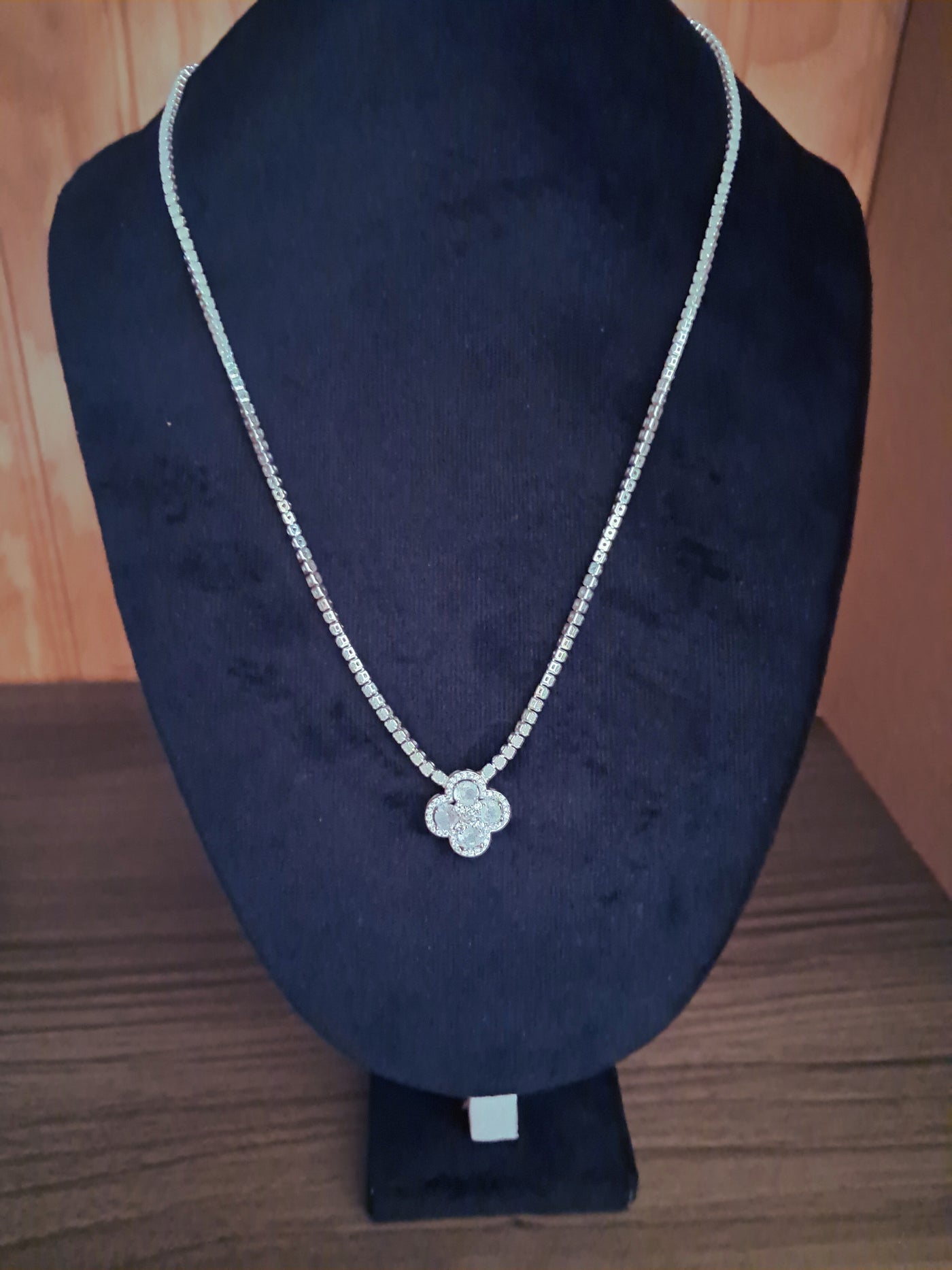 Collar Plata 925 — Colgante Trébol con Circonitas